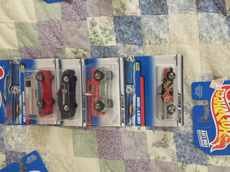 Illustration for article titled Enormous Die-Cast Collection - Box 45 - Let the Hot Wheels Roll...
